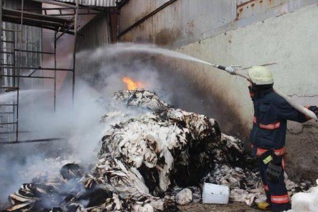 Tavşanlı'da Fabrika Deposunda Yangın