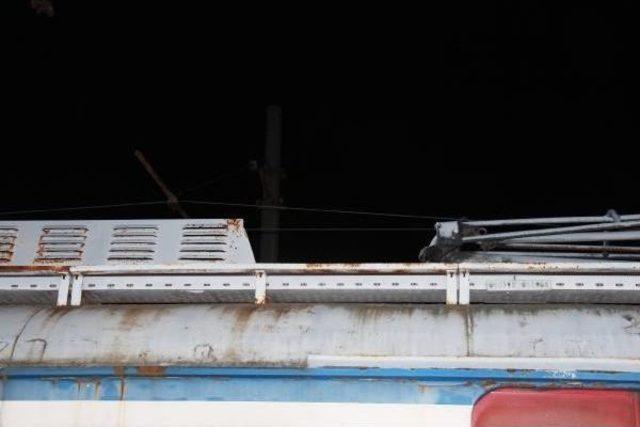 Vagon &Uuml;zerinde Selfie Yapan Gen&ccedil; Akıma Kapıldı 3