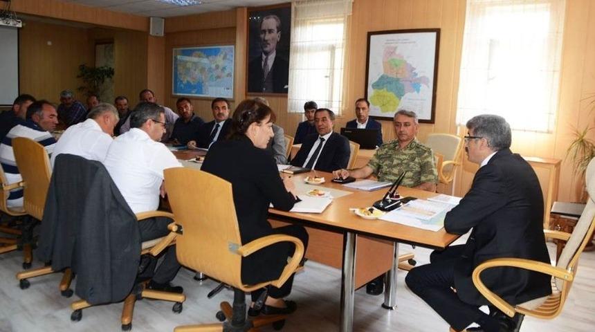 Vali Bilmez, K&ouml;y Muhtarları İle Bir Araya Geldi