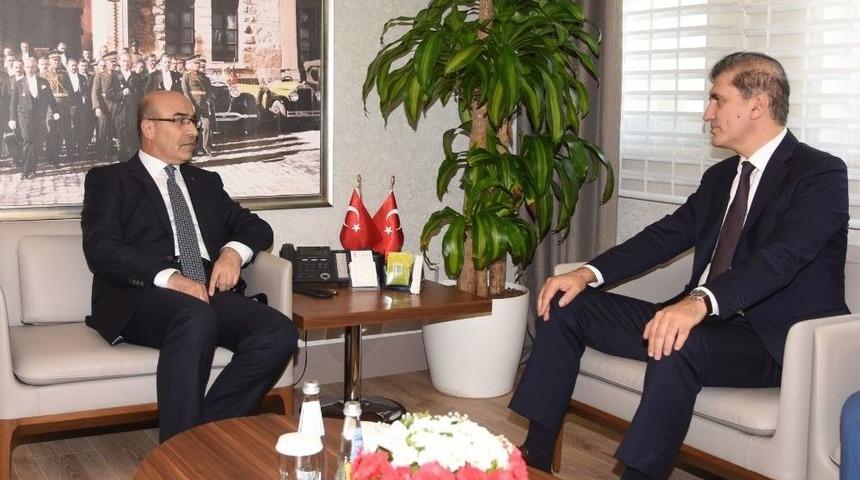 M&uuml;steşar G&uuml;m&uuml;ş, Vali Demirtaş&rsquo;tan Kentteki Sağlık Hizmetleriyle İlgili Bilgi Aldı