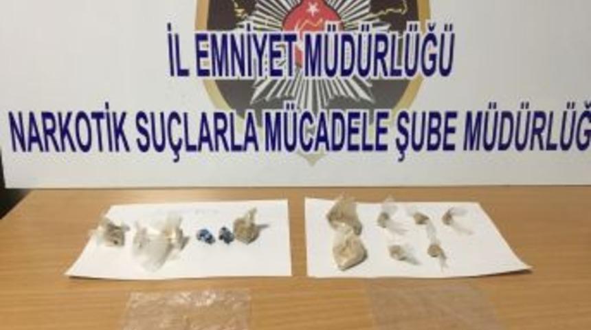 Zehir Tacirleri Otob&uuml;ste Yakalandı