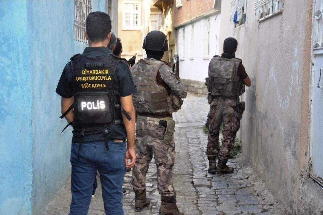 Diyarbakır&rsquo;da 300 Polisle Hava Destekli Şafak Operasyonu