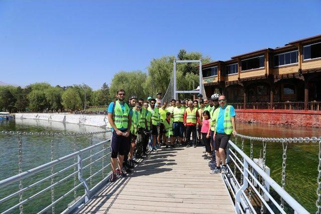 Erzincan Belediyesi Ve Bisikletliler Derneğinden Bisiklet Turu