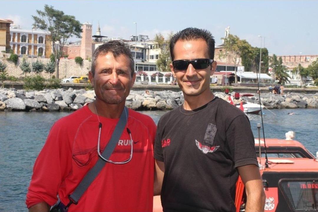 (&ouml;zel Haber) Romanyalı &Ccedil;ılgın Profes&ouml;r Kanoyla İstanbul Boğazı&rsquo;na Geldi