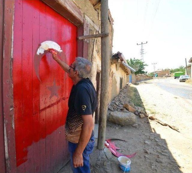 Bu Köyde Her Evin Duvar Ve Kapısı Türk Bayrağı Ile Boyanıyor