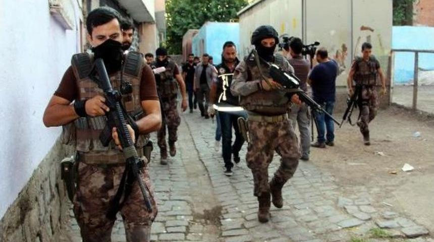 Diyarbakır'da 300 Polis Ile Hava Destekli Uyuşturucu Operasyonu