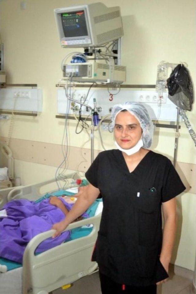 Doktor Nursel Atasoy, Günde 15 Çocuğu Sünnet Ediyor