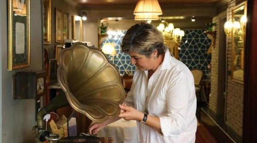 Bu Otelde Televizyon Hari&ccedil; Her Şey Antika