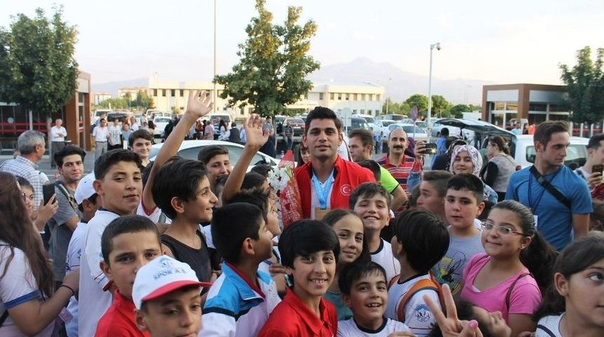 Şampiyonu Spor A.ş. Karşıladı