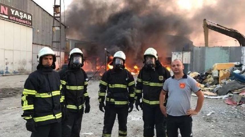 İtfaiyecilerin Yangın Pozu