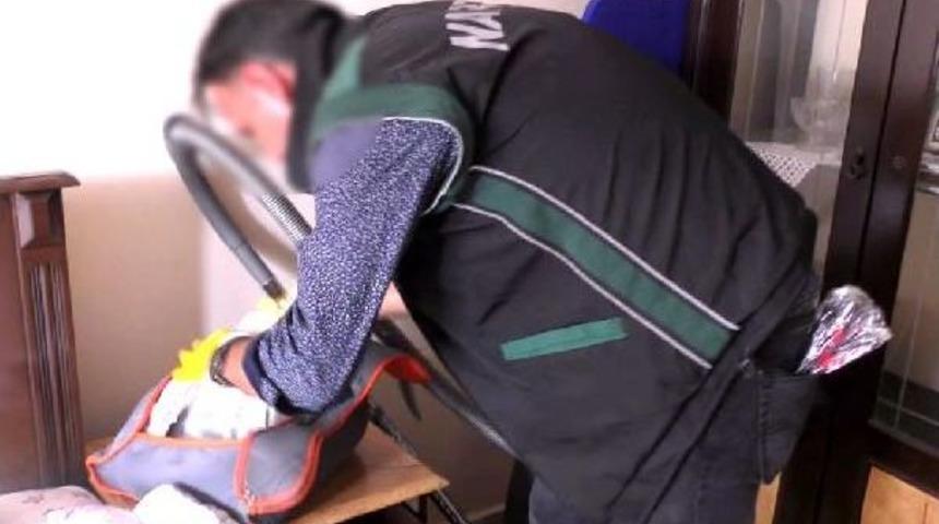 Evdeki Bebek &Ccedil;antasından Esrar &Ccedil;ıktı