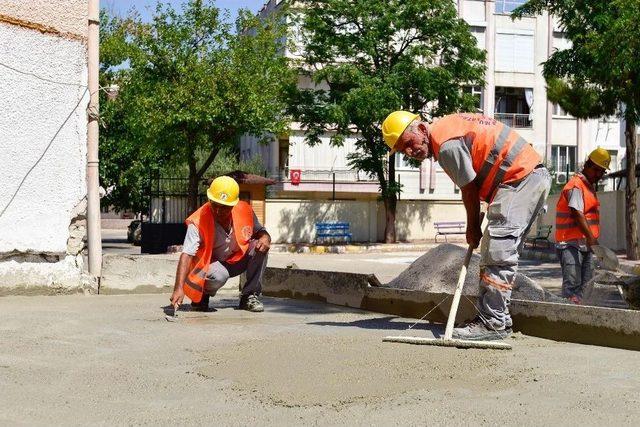 Muratpaşa Belediyesi 67 Okulda Bakım-onarım Yapıyor