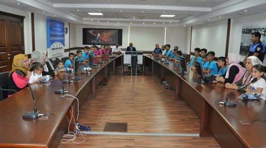 Yaz Kampına Katılan &Ouml;ğrenciler, Emniyet M&uuml;d&uuml;r&uuml; Şahne&rsquo;ye Teşekk&uuml;r Etti