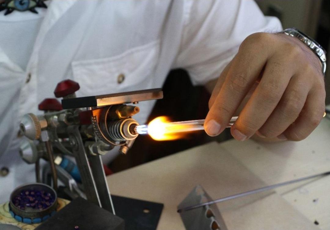 (&ouml;zel Haber) Camı Her Şekle Sokuyor, İzleyenler Hayran Kalıyor