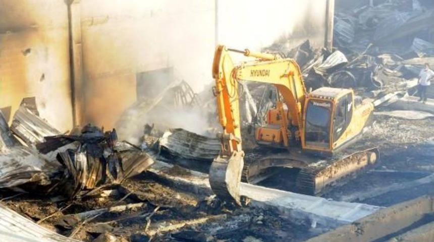 Gaziantep'teki Fabrika Yangını 12 Saatte S&ouml;nd&uuml;r&uuml;ld&uuml;