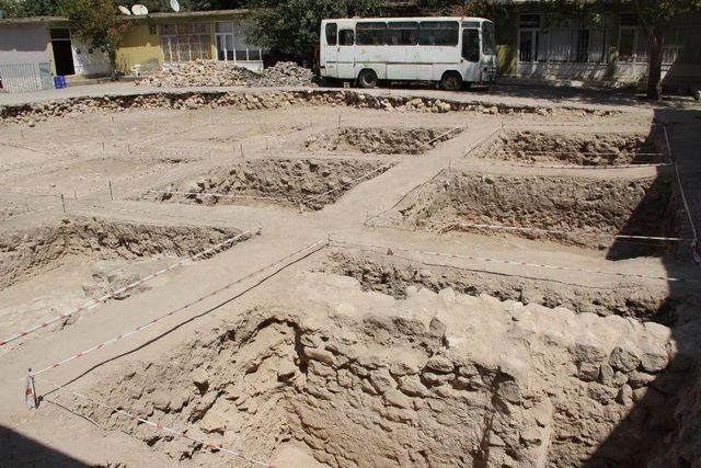 Hasankeyf’te 3 Bin Yıl Öncesine Ait Altyapı Tesisatı Bulundu