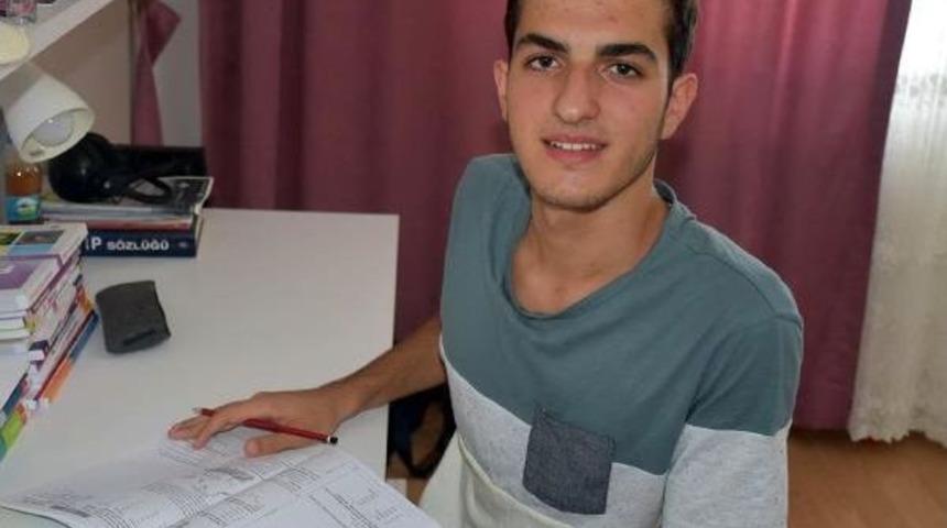 Lys T&uuml;rkiye Ikincisi Batu, Ko&ccedil; &Uuml;niversitesi'nde Tıp Okuyacak