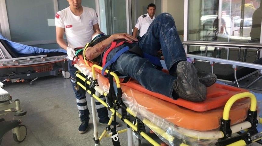 Hafriyat Kamyonu Devrildi: 2 Yaralı