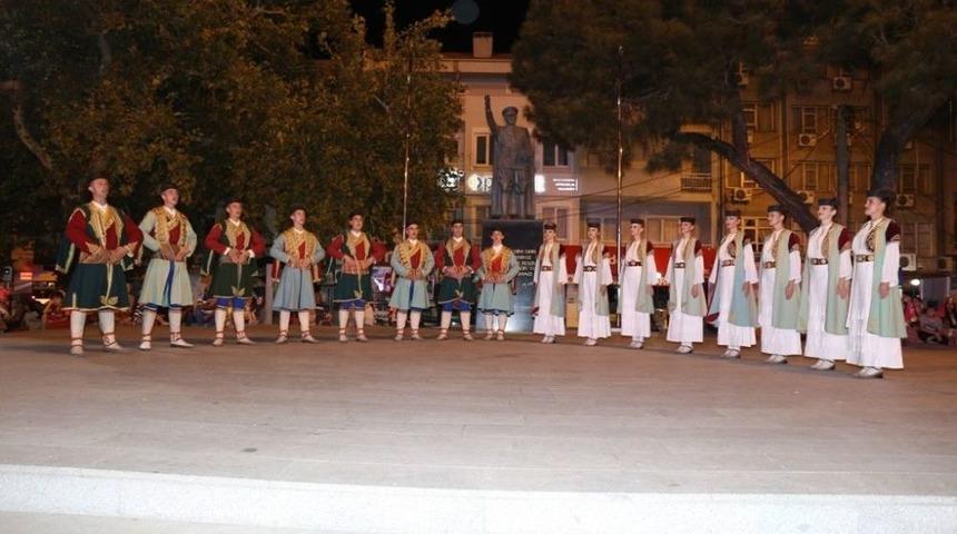 Burhaniye&rsquo;de Halk Oyunları Şenliği İlgi G&ouml;rd&uuml;