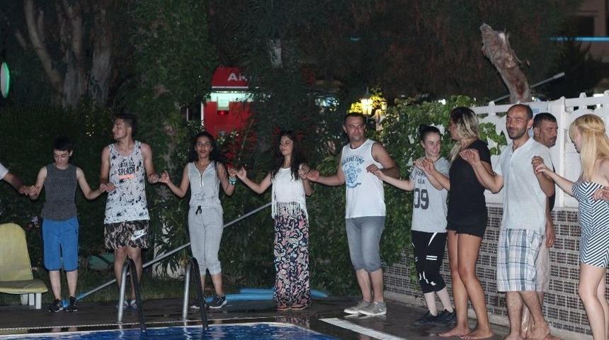 Kayapınar Halk Oyunları Ekibi Alanyalıların Gönlünü Fethetti