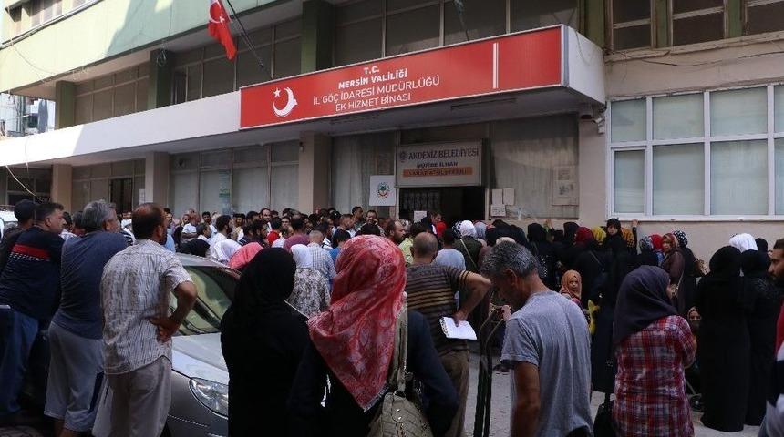 Mersin&rsquo;de Suriyeliler Kimlik İ&ccedil;in Yoğunluk Oluşturdu