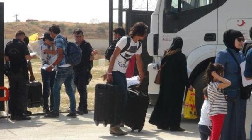 Suriyeliler Bayram I&ccedil;in &Uuml;lkelerine Gitmeye Başladı