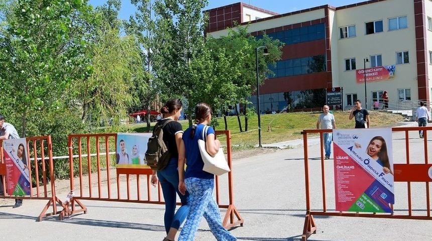 Atatürk Üniversitesinde Kayıt Heyecanı