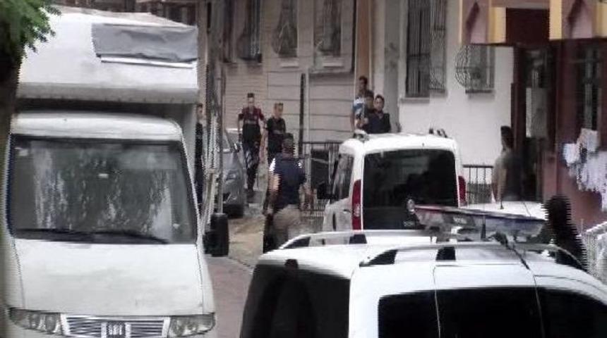 Esenyurt'ta Silahlı Kişi Hareketliliği (1)