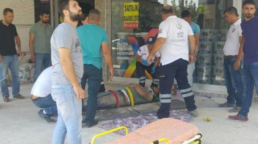 İskele Devrilince 2 Iş&ccedil;i Yaralandı