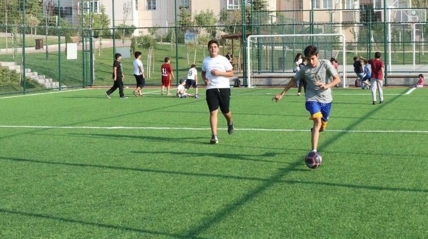 Odunpazarı&rsquo;ndan &Uuml;cretsiz Halı Saha Hizmeti