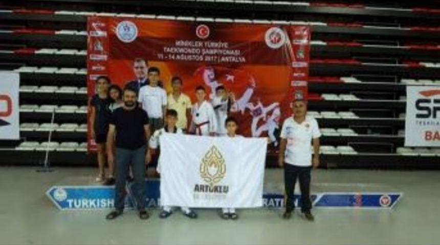 Belediyeden Amat&ouml;r Kul&uuml;plere Destek