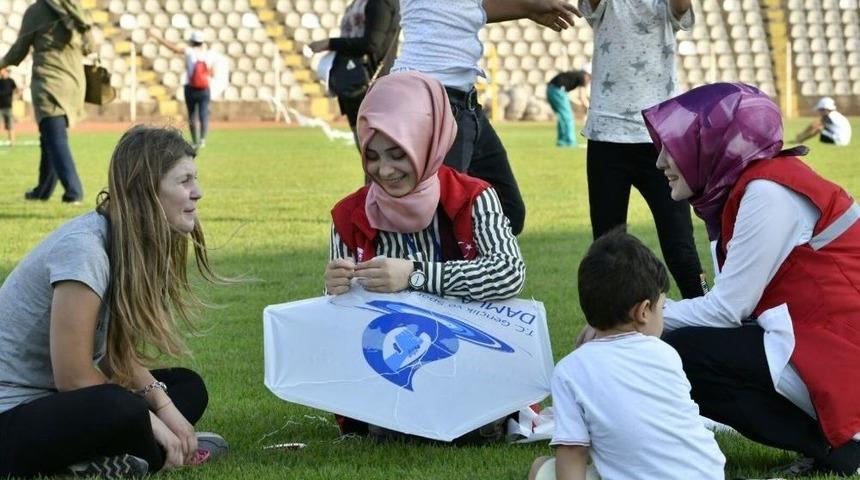 Damla Projesi İle G&ouml;n&uuml;llere Dokunuyorlar