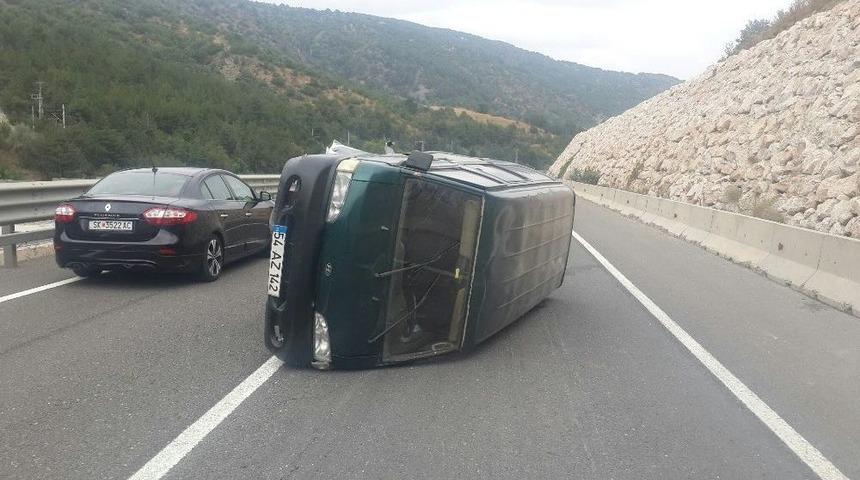Takla Atan Aracın S&uuml;r&uuml;c&uuml;s&uuml;n&uuml;n Şans Eseri Burnu Bile Kanamadı