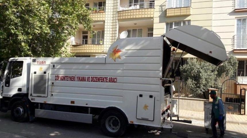 Adıyaman Belediyesi G&uuml;nde 100 &Ccedil;&ouml;p Konteynerini Temizliyor