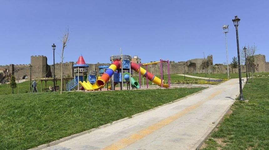 &Ccedil;ocuk Oyun Grupları Ve Fitness Aletleri Yenileniyor