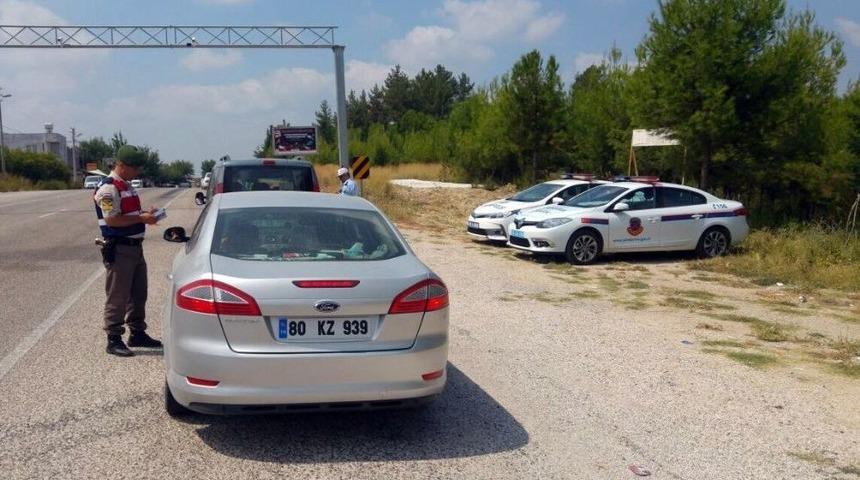 Jandarma Aranan 47 Kişiyi Yakaladı