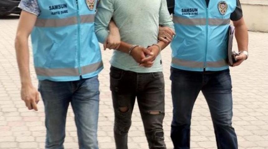 Alacağını Istemeye Gelen Arkadaşını Sırtından Bı&ccedil;akladı