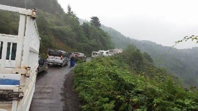 Tır Kaydı, Ünye- Akkuş Karayolunu Ulaşıma Kapattı