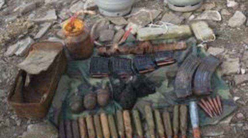 Y&uuml;ksekova'da Pkk'ya Ait 2 Mağarada M&uuml;himmat Ele Ge&ccedil;irildi