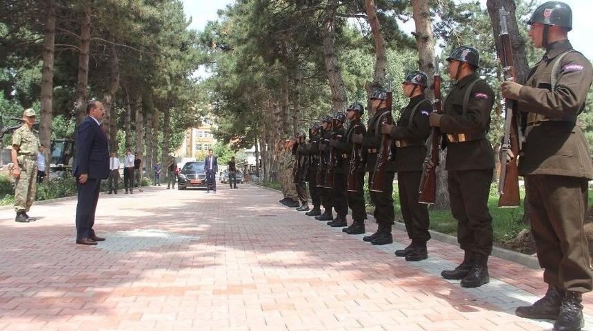 Vali Ustaoğlu&rsquo;ndan B&ouml;lge Komutanlığına Ziyaret