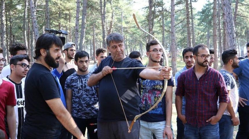 Rekt&ouml;r Polat, Yabancı &Ouml;ğrencilerle Kamp Yaptı