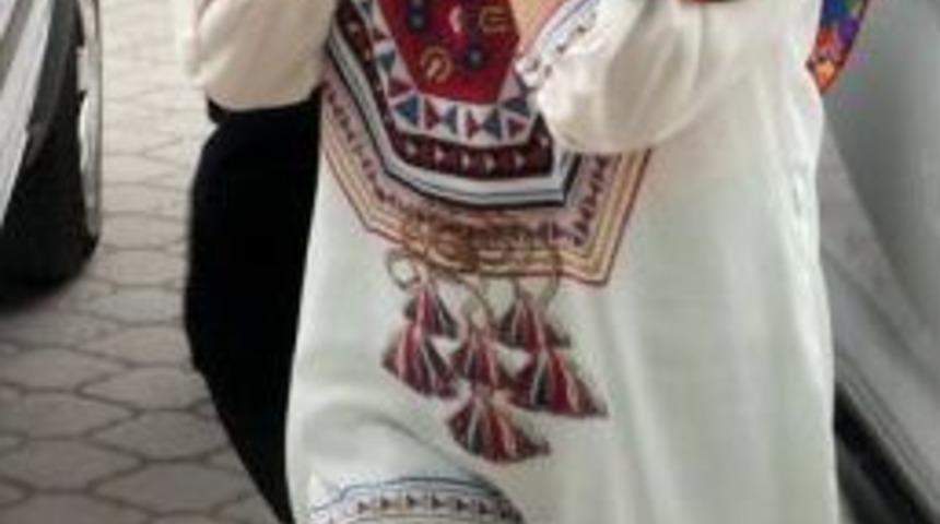 Atanamayan Kadın &Ouml;ğretmen 5 Baş&ouml;rt&uuml;s&uuml; &Ccedil;alarken Yakalandı