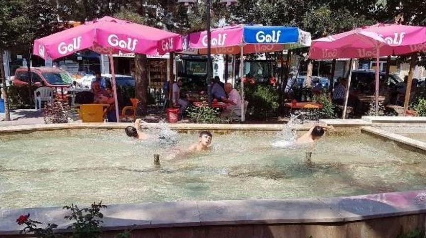 &Ccedil;ocukların S&uuml;s Havuzu Keyfi