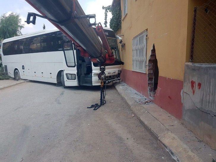 Otobüs Önce Eve Sonra Çocuk Parkına Girdi G1