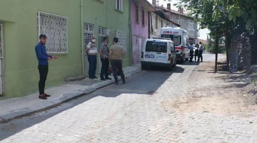 3 &Ccedil;ocuk Babası Emekli, Yalnız Yaşadığı Evinde &Ouml;l&uuml; Bulundu