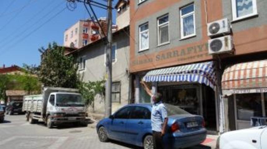 Y&uuml;ksek Gerilim Hatlarına &Ccedil;arpan G&uuml;vercin İl&ccedil;eyi 2 Saat Elektriksiz Bıraktı