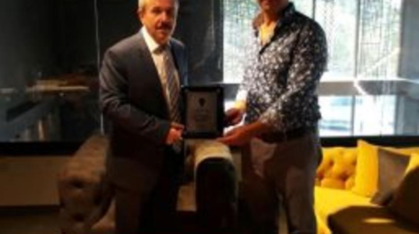 Emniyet Müdürü Akay’dan Çebi’ye Plaket