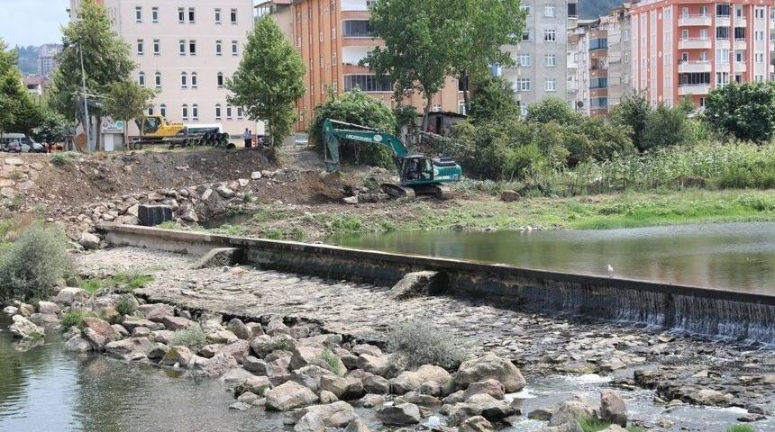 Fatsa Elek&ccedil;i Irmağı Yatağı Temizleniyor