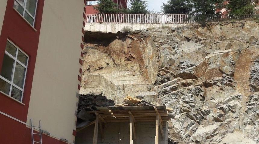 G&uuml;m&uuml;şhane&rsquo;de Kaya D&uuml;şmesi