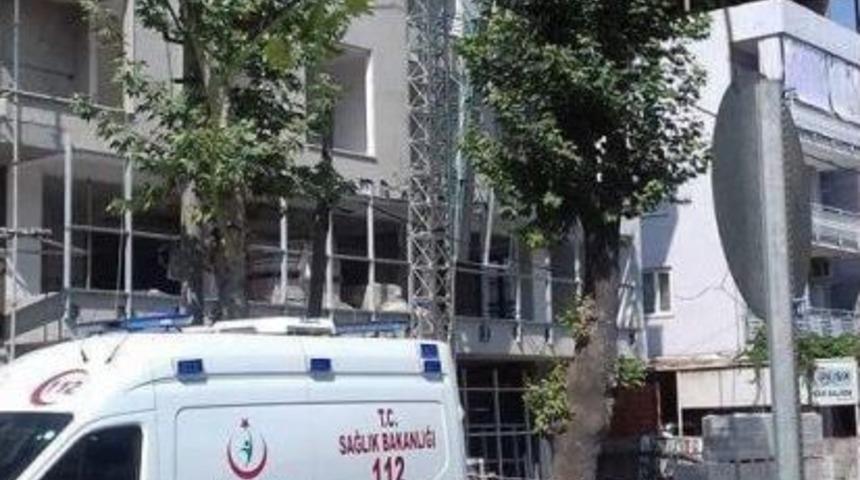 İnşaatta İskele Devrildi: 2 Yaralı